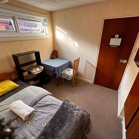 Double Room Best Location Near Shopping Center & Free Parking Ковентри Экстерьер фото